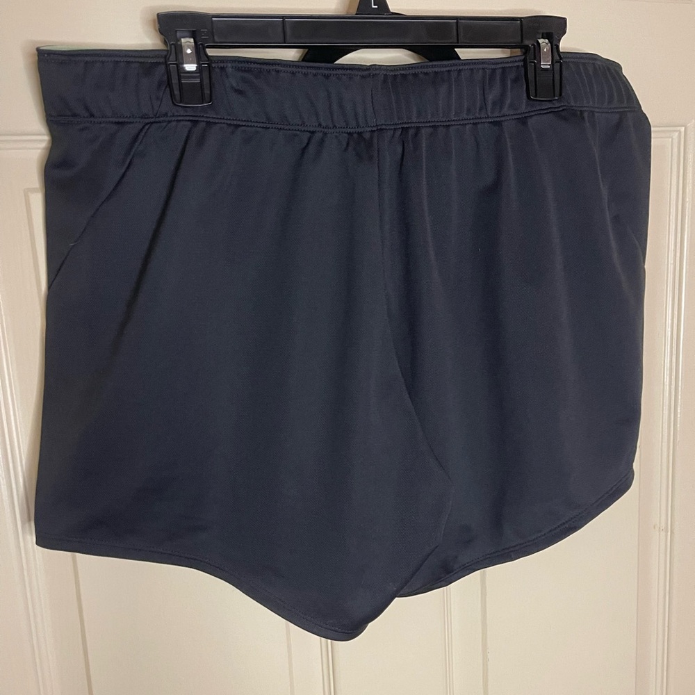 Nike shorts - Picture 3 of 8